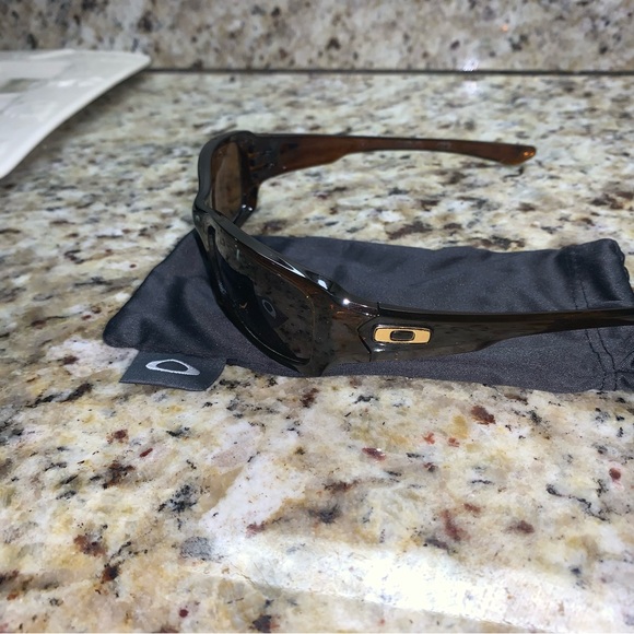 Women’s Oakley sunglasses - Picture 4 of 5